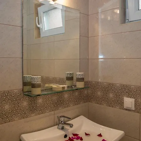 Moros * Ájosz Sztéfanosz