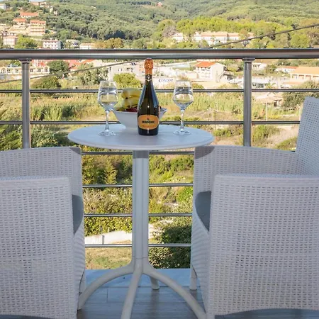 Moros * Ájosz Sztéfanosz