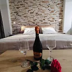 Moros Apartament *